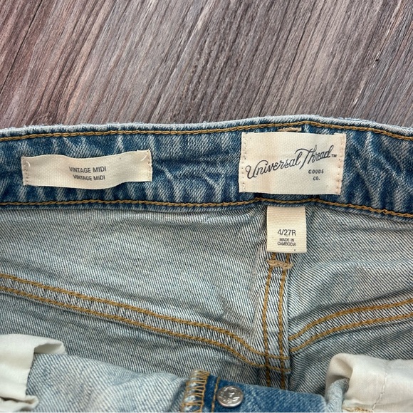 Universal Thread Jean shorts 4/27 R - Picture 2 of 6